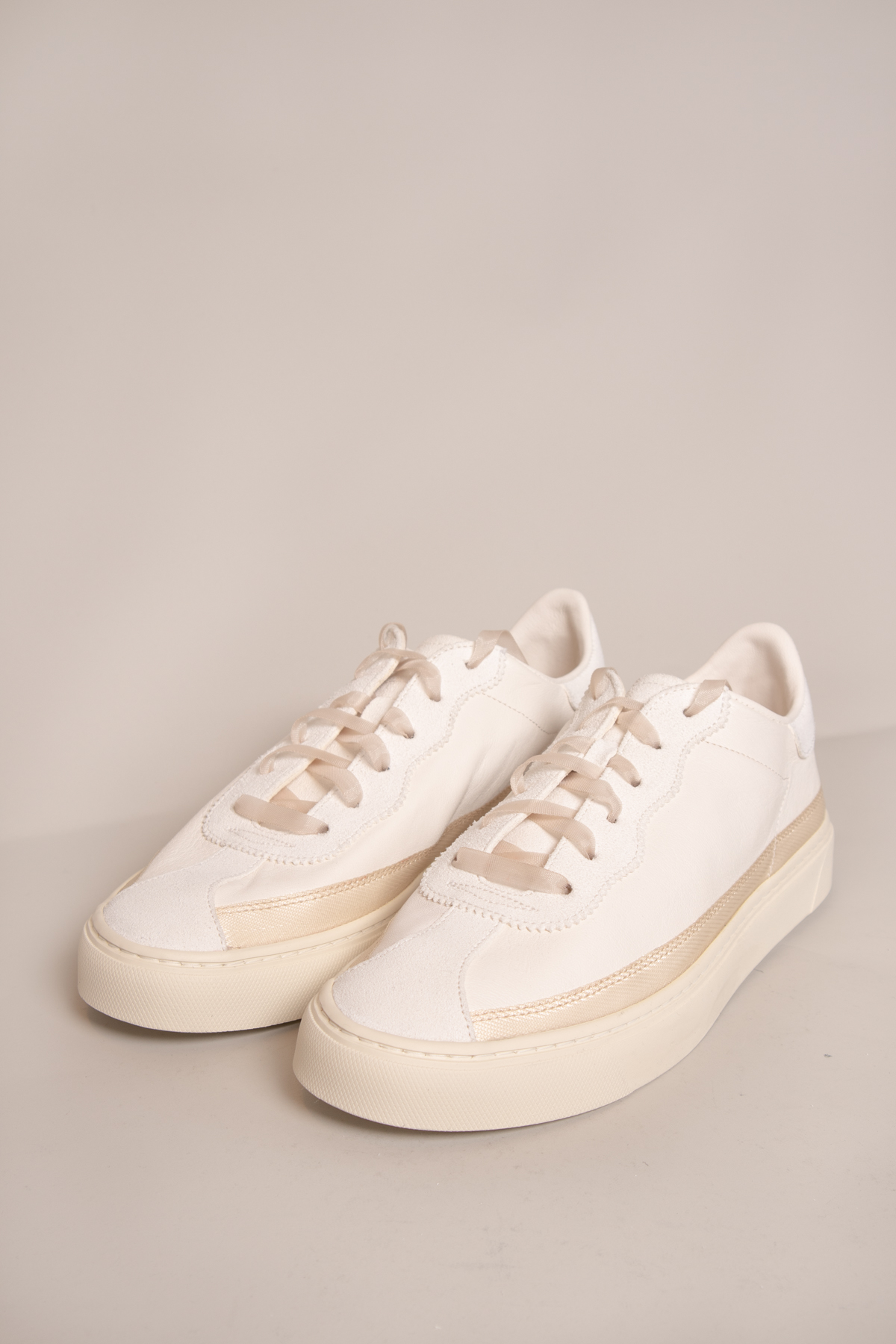 Our Legacy Highlander Collapse Leather White Low Top Sneakers - Sneak in  Peace-sonxechinhhang.vn